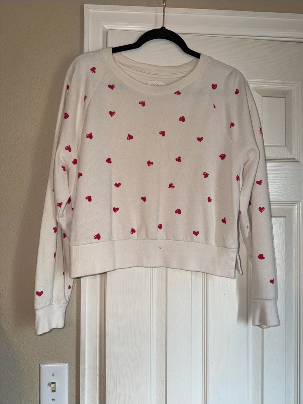 Colsie Cream Crewneck Sweatshirt with Pink Heart Print